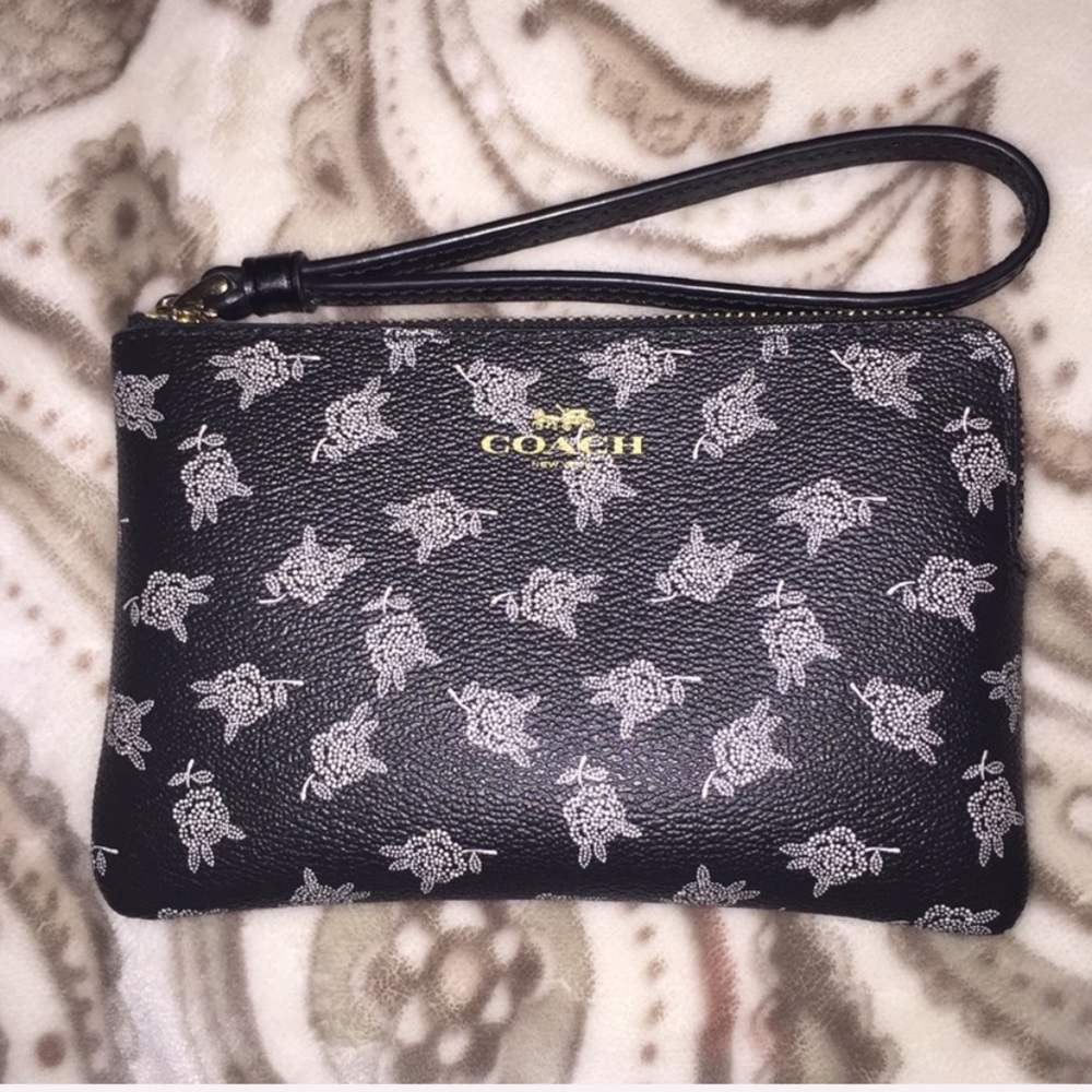 Coach Wristlet (NEW) 💜